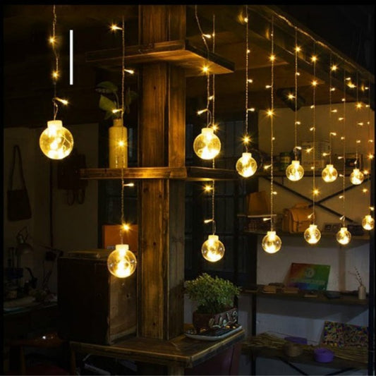 Guirnalda De Luces Y Esferas Navideñas