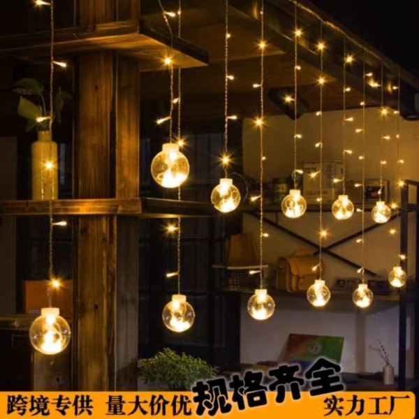 Guirnalda De Luces Y Esferas Navideñas